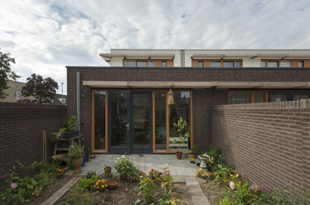 zeven patiowoningen met ommuurde tuin, elshout, wonen residential | architektenburo groenesteijn architects