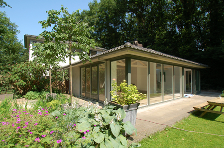 exterieur villa split-level house baarn | architektenburo groenesteijn architects